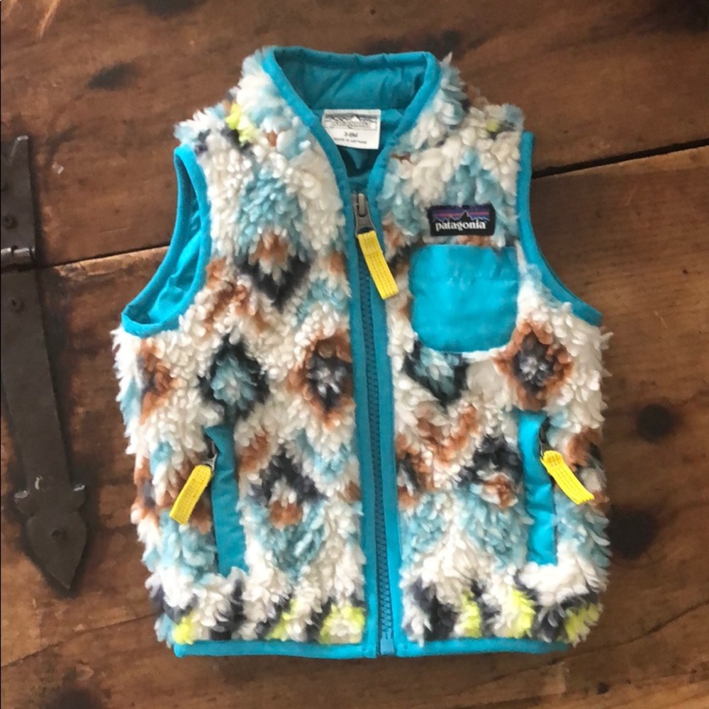 Patagonia vest size 3-6 months